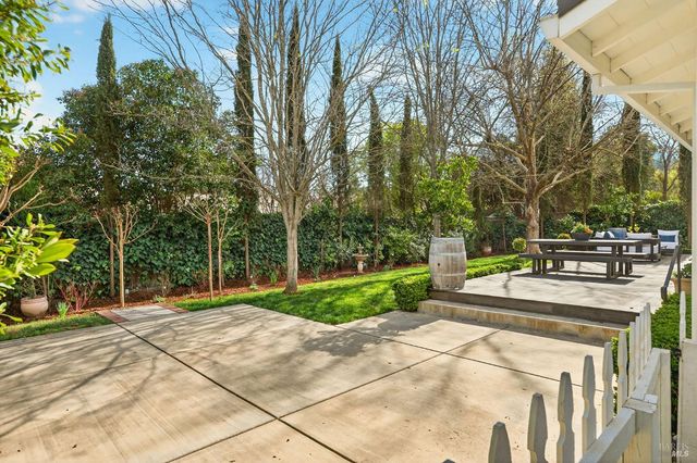 2543 Pinot Way, St. Helena, CA 94574