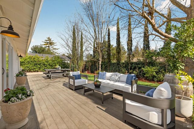 2543 Pinot Way, St. Helena, CA 94574