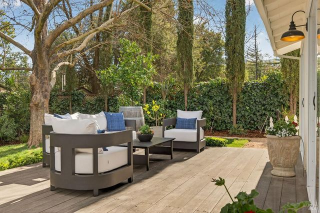 2543 Pinot Way, St. Helena, CA 94574