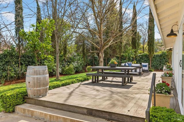 2543 Pinot Way, St. Helena, CA 94574