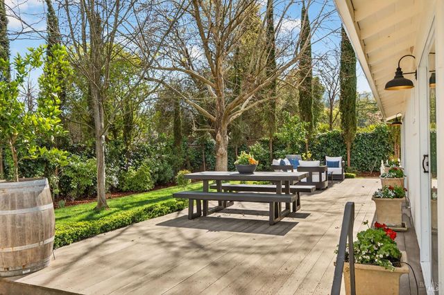 2543 Pinot Way, St. Helena, CA 94574