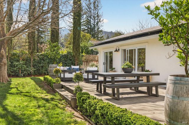 2543 Pinot Way, St. Helena, CA 94574