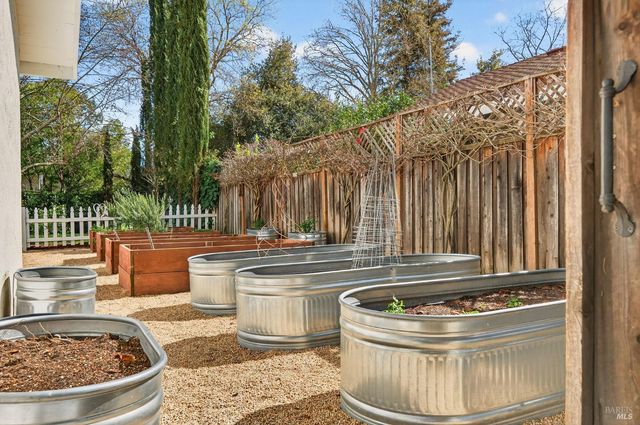 2543 Pinot Way, St. Helena, CA 94574