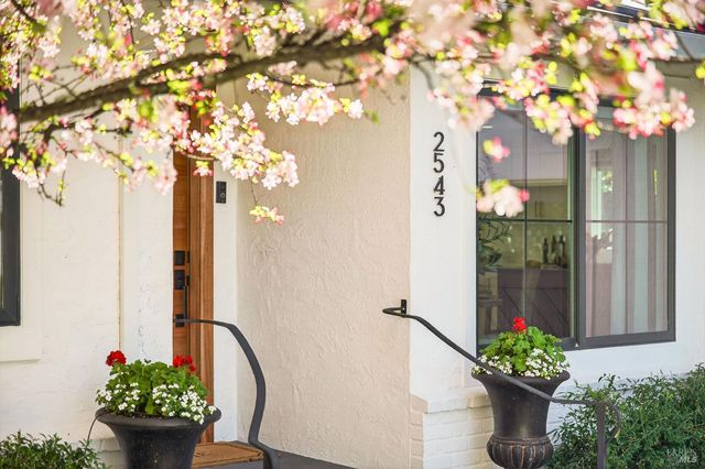 2543 Pinot Way, St. Helena, CA 94574