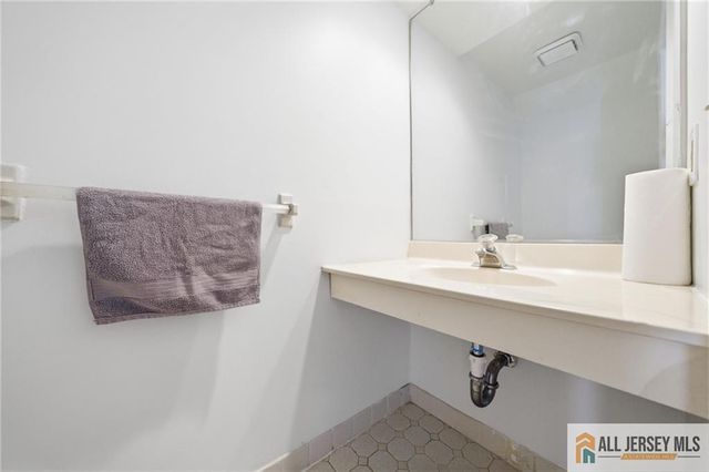 303 Maplecrest Road, Edison, NJ 08820