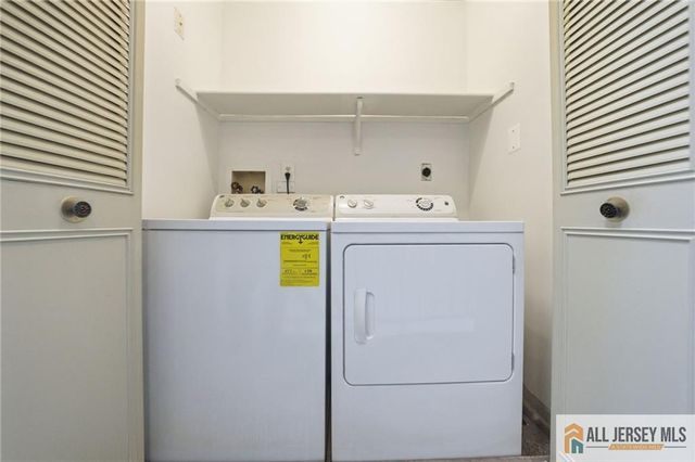 303 Maplecrest Road, Edison, NJ 08820