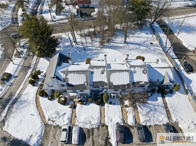 303 Maplecrest Road, Edison, NJ 08820