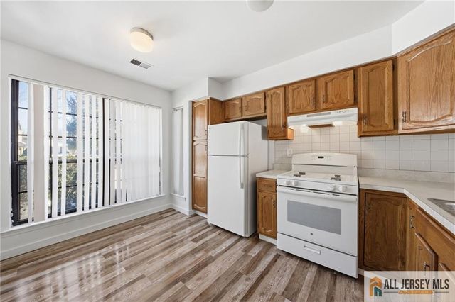 303 Maplecrest Road, Edison, NJ 08820