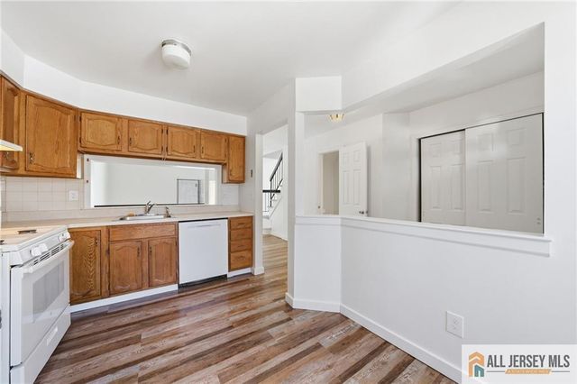 303 Maplecrest Road, Edison, NJ 08820