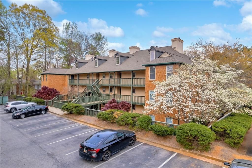 Image 14 of property listing at 113 Brittany Court, Duluth, GA 30096