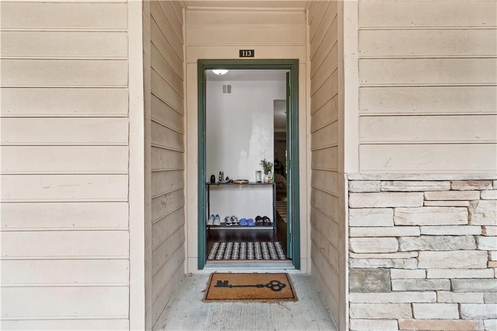 Image 2 of property listing at 113 Brittany Court, Duluth, GA 30096