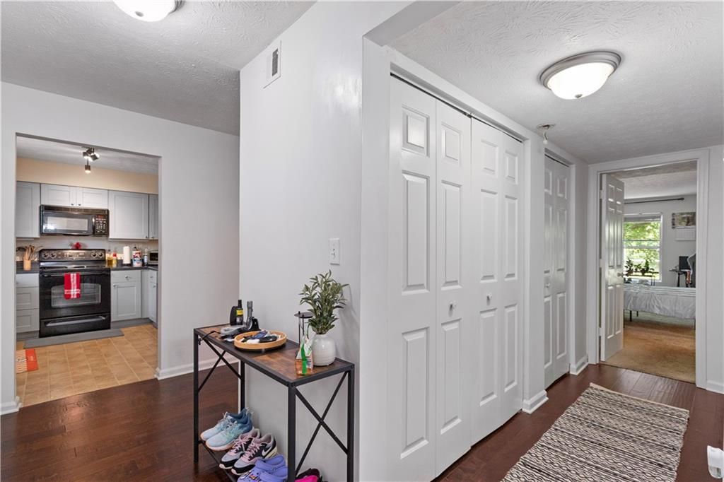 Image 7 of property listing at 113 Brittany Court, Duluth, GA 30096