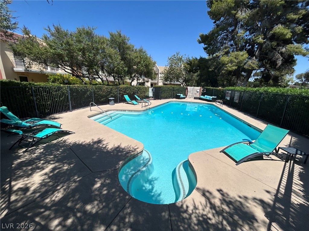 596 Tam O Shanter, Las Vegas, NV 89109 — photo 5