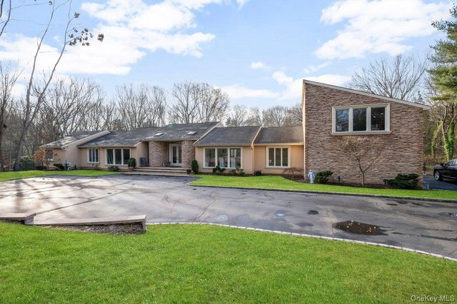 90 Rodeo Drive, Oyster Bay Cove, NY 11791