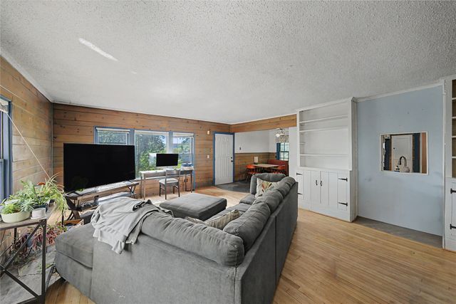 217 Franklin Avenue, Des Moines, IA 50314