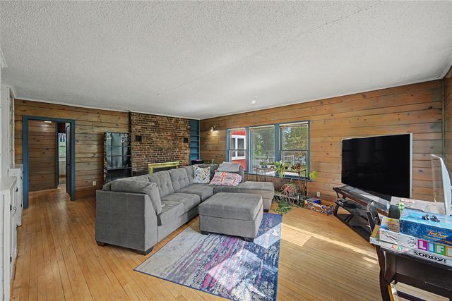 217 Franklin Avenue, Des Moines, IA 50314
