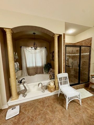 515 Southcreek Drive, Chandler, TX 75758