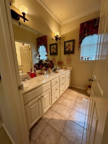 515 Southcreek Drive, Chandler, TX 75758