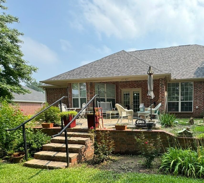 515 Southcreek Drive, Chandler, TX 75758