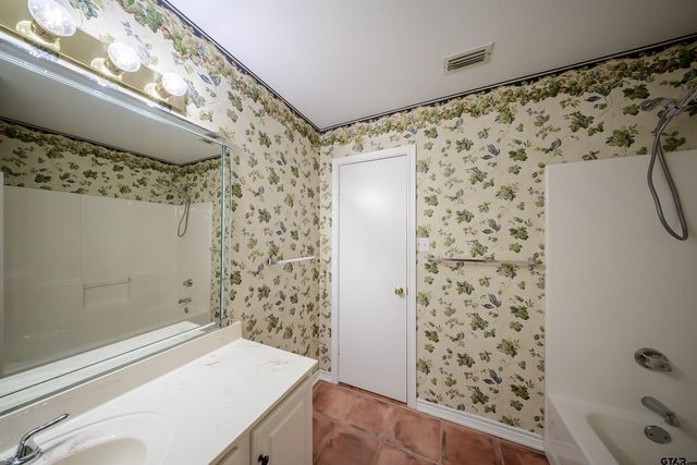 5401 Hollytree Dr. # 602, Tyler, TX 75703