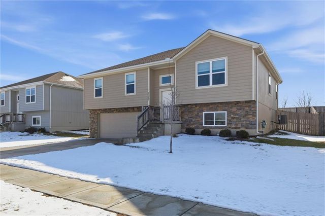 21297 W 219th Street, Spring Hill, KS 66083