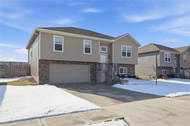 21297 W 219th Street, Spring Hill, KS 66083