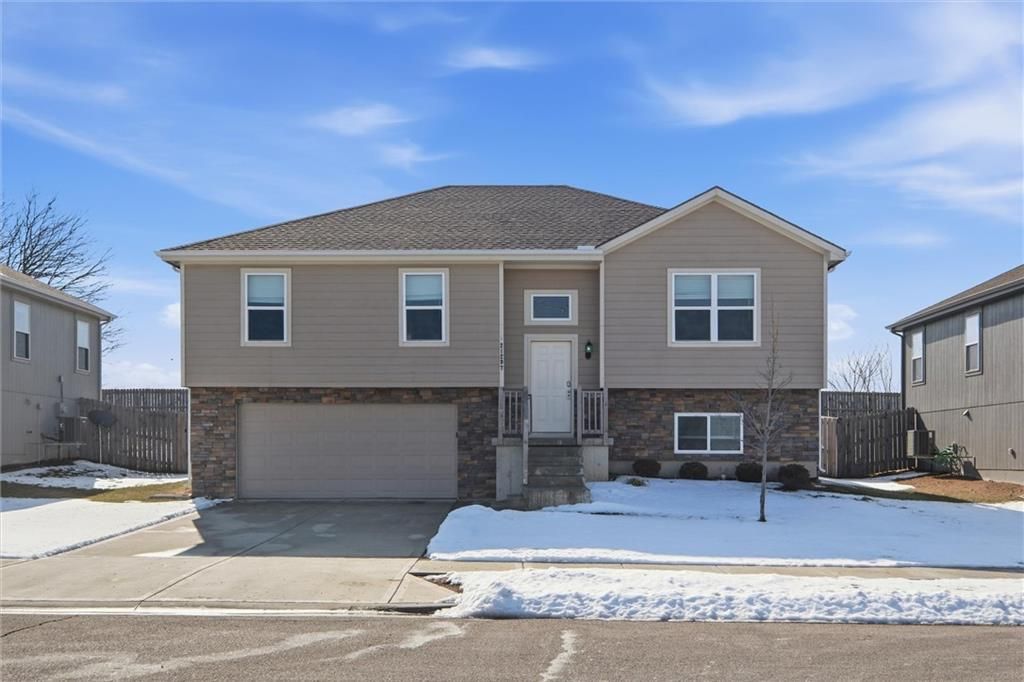 21297 W 219th Street, Spring Hill, KS 66083