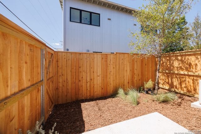 1103 S Cherry, San Antonio, TX 78210