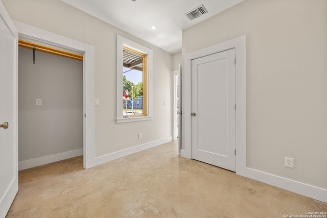 1103 S Cherry, San Antonio, TX 78210