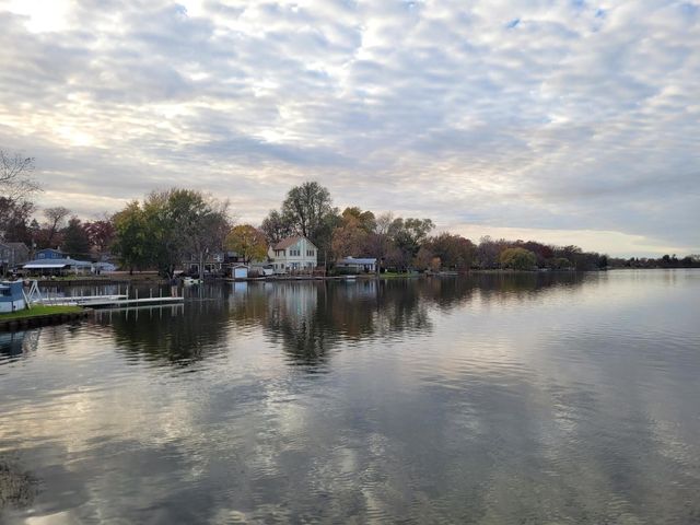 33211 N Island Avenue, Grayslake, IL 60030