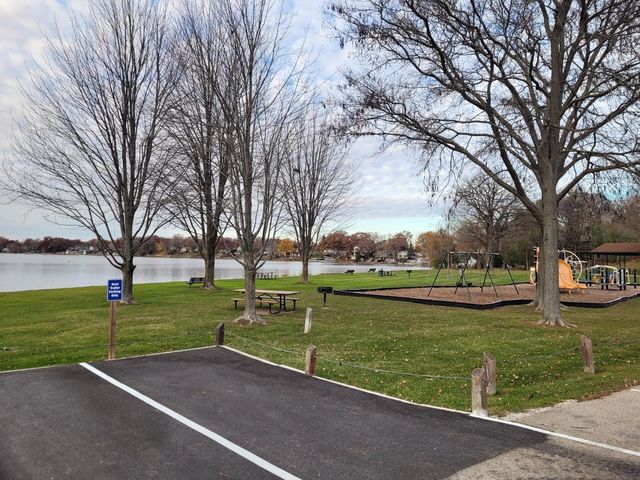 33211 N Island Avenue, Grayslake, IL 60030