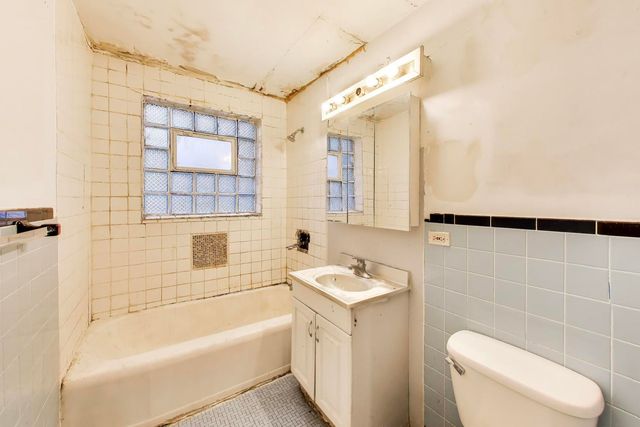 5160 W Sunnyside Avenue, Chicago, IL 60630