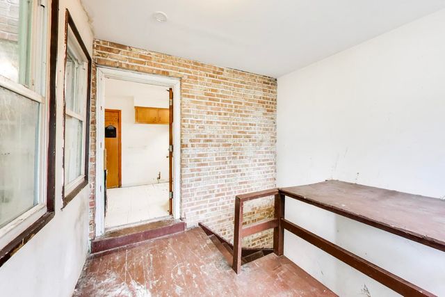 5160 W Sunnyside Avenue, Chicago, IL 60630