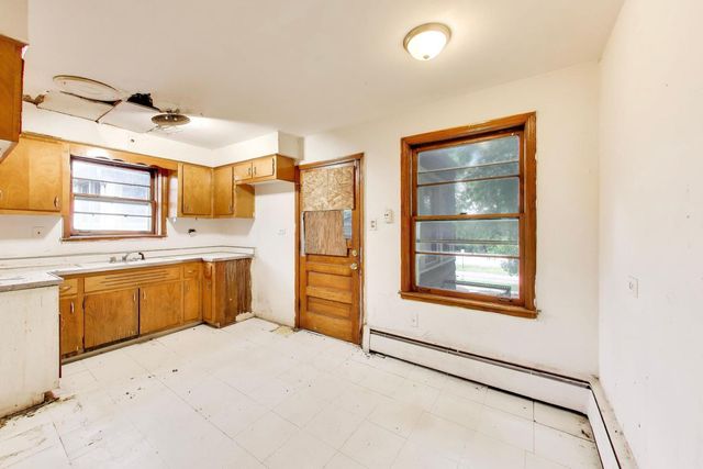 5160 W Sunnyside Avenue, Chicago, IL 60630