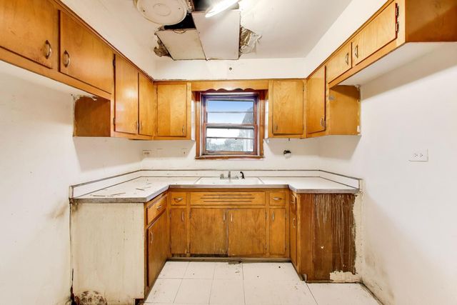 5160 W Sunnyside Avenue, Chicago, IL 60630