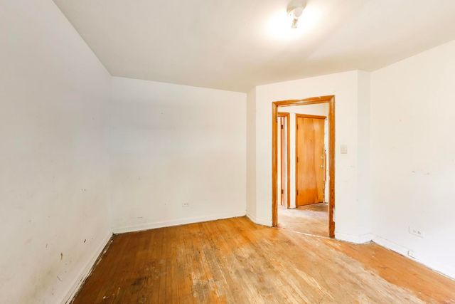 5160 W Sunnyside Avenue, Chicago, IL 60630