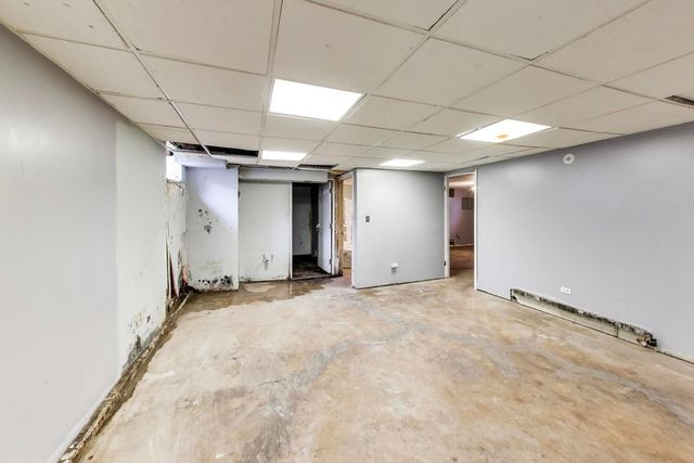 5160 W Sunnyside Avenue, Chicago, IL 60630