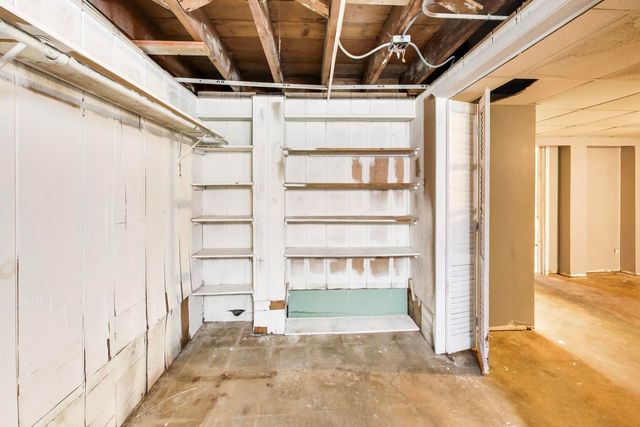 5160 W Sunnyside Avenue, Chicago, IL 60630