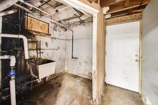 5160 W Sunnyside Avenue, Chicago, IL 60630