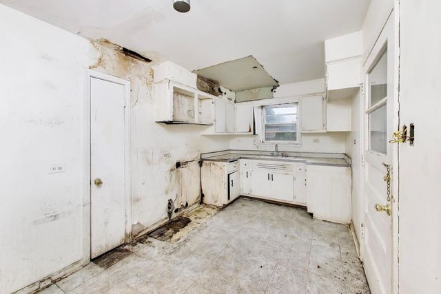 5160 W Sunnyside Avenue, Chicago, IL 60630