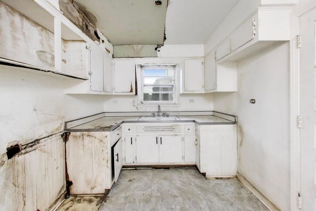 5160 W Sunnyside Avenue, Chicago, IL 60630
