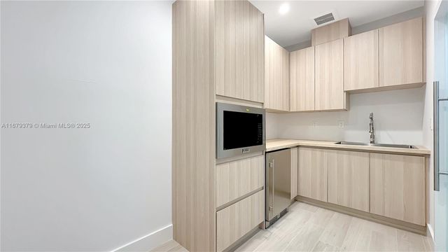 6700 NE 2nd Ct 4, Miami, FL 33138