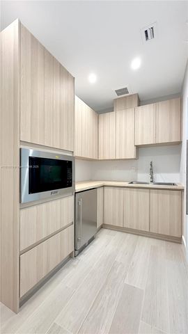 6700 NE 2nd Ct 4, Miami, FL 33138