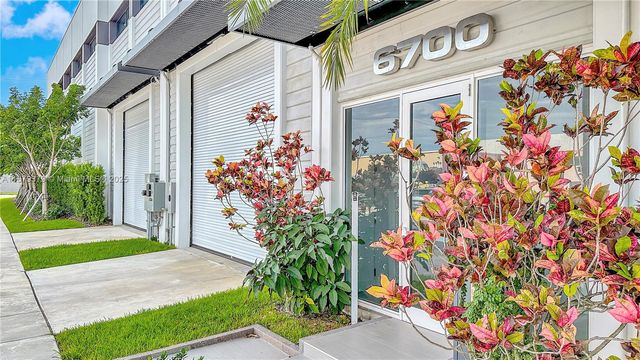 6700 NE 2nd Ct 4, Miami, FL 33138