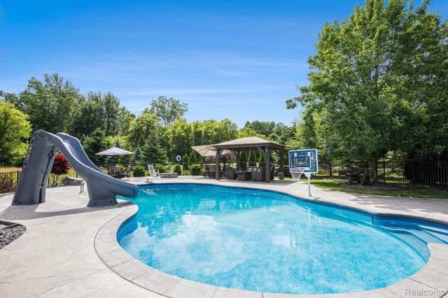 8670 Country Manor Drive, Bruce Township, MI 48065