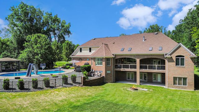 8670 Country Manor Drive, Bruce Township, MI 48065