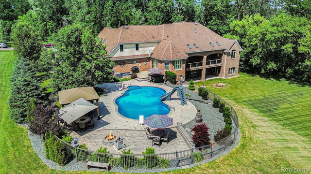8670 Country Manor Drive, Bruce Township, MI 48065