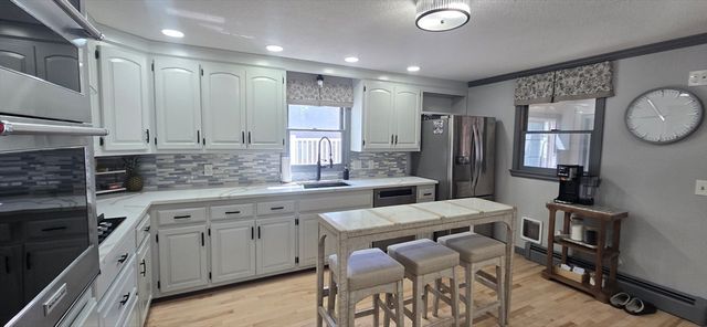 38 Raven Rd, Dracut, MA 01826