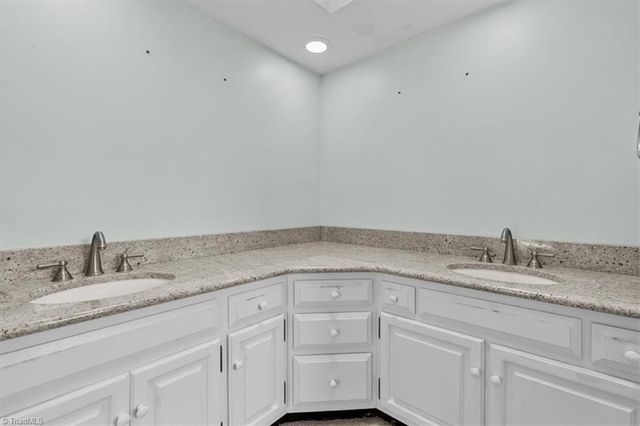 5306 Graycliff Drive, Greensboro, NC 27406