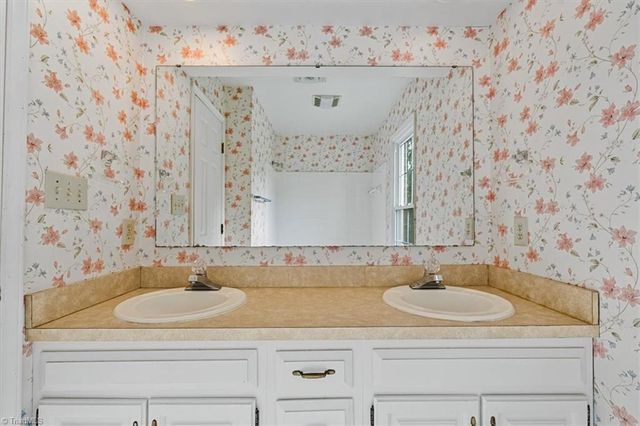 5306 Graycliff Drive, Greensboro, NC 27406